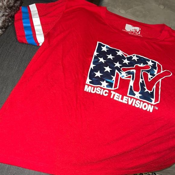 MTV Tops - RED MYV TOP